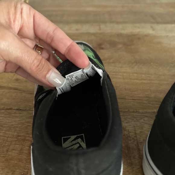 limited edition Zombie glow in the dark Vans slip on - Picture 5 of 7